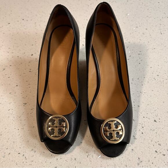 Tory Burch Black Leather Wedge Peep Toe Pumps Shoes Size 9 Missing heel cap - Picture 2 of 13